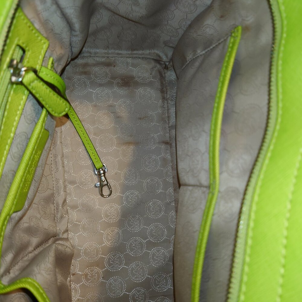 Michael Kors Large Selma Pear Green Purse - Picture 6 of 12